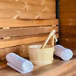 Vöröskő -elnöki Szauna és Jakuzzi Használattal 3*