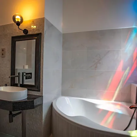 Vöröskő -elnöki Szauna és Jakuzzi Használattal Balatonalmádi