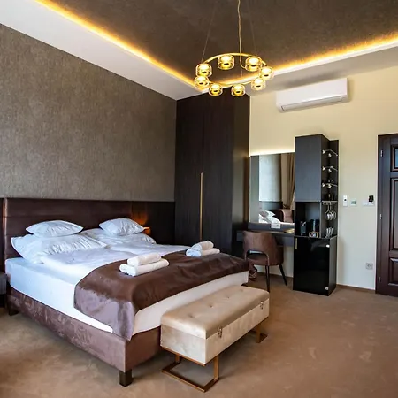 Vöröskő -elnöki Szauna és Jakuzzi Használattal