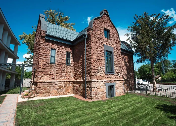 Maison d'hôtes Vöröskő -elnöki Szauna és Jakuzzi Használattal 3*