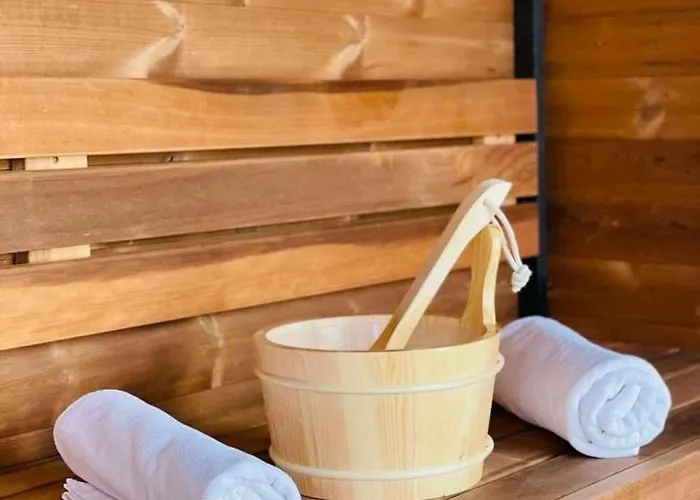 Vöröskő -elnöki Szauna és Jakuzzi Használattal 3*