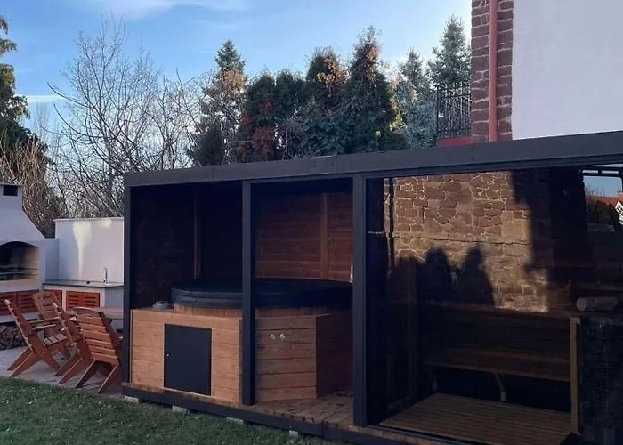 Vöröskő -elnöki Szauna és Jakuzzi Használattal